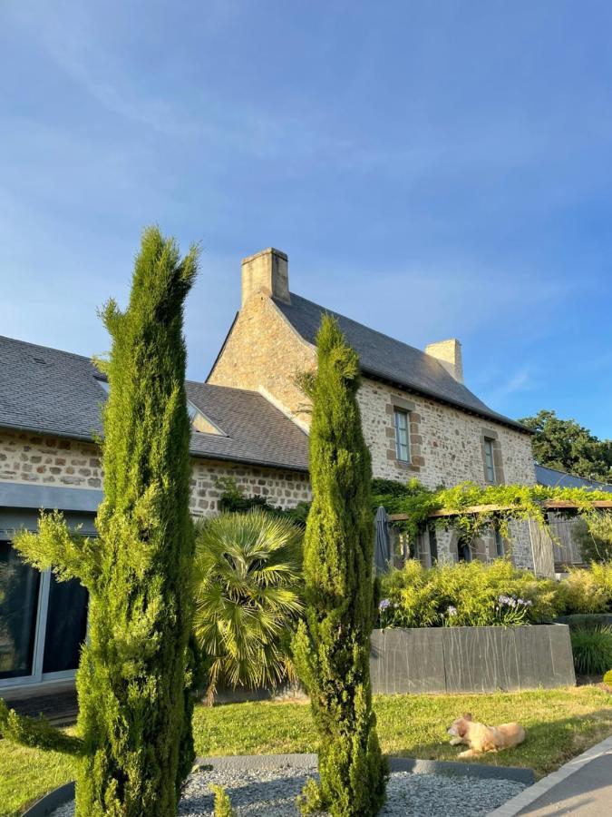 Manoir De La Nogrie - Chambre De Charme Avec Acces Privatif - Piscine Chauffee Sur Domaine 5 Etoiles Val-d'Ize Luaran gambar