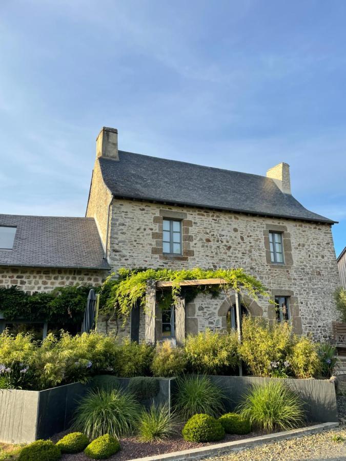 Manoir De La Nogrie - Chambre De Charme Avec Acces Privatif - Piscine Chauffee Sur Domaine 5 Etoiles Val-d'Ize Luaran gambar