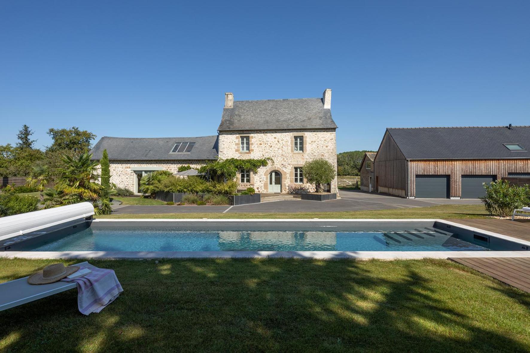 Manoir De La Nogrie - Chambre De Charme Avec Acces Privatif - Piscine Chauffee Sur Domaine 5 Etoiles Val-d'Ize Luaran gambar