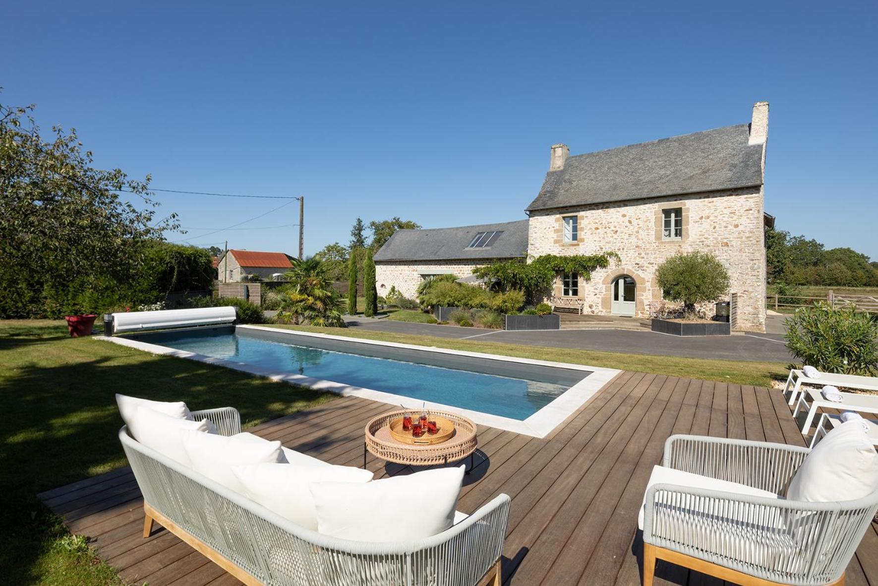 Manoir De La Nogrie - Chambre De Charme Avec Acces Privatif - Piscine Chauffee Sur Domaine 5 Etoiles Val-d'Ize Luaran gambar