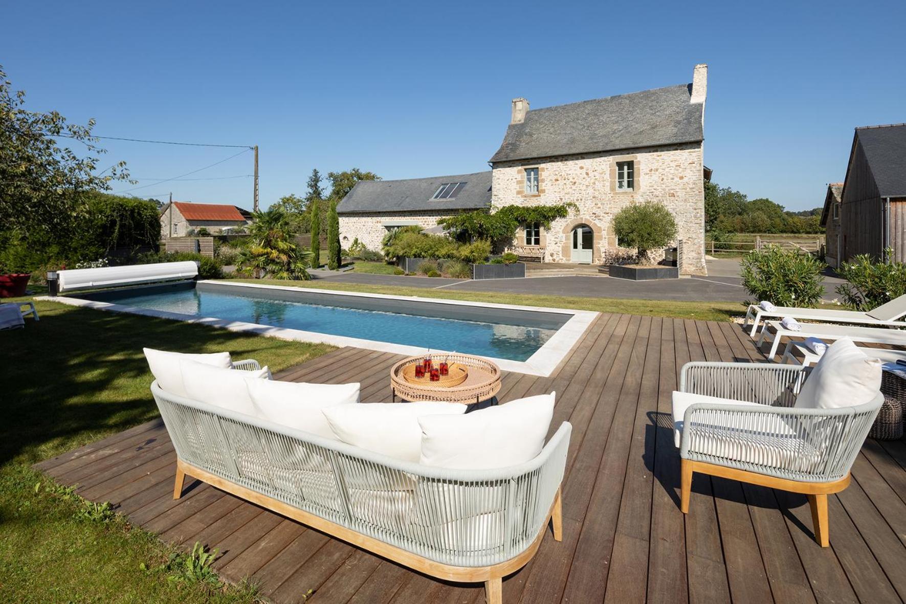 Manoir De La Nogrie - Chambre De Charme Avec Acces Privatif - Piscine Chauffee Sur Domaine 5 Etoiles Val-d'Ize Luaran gambar